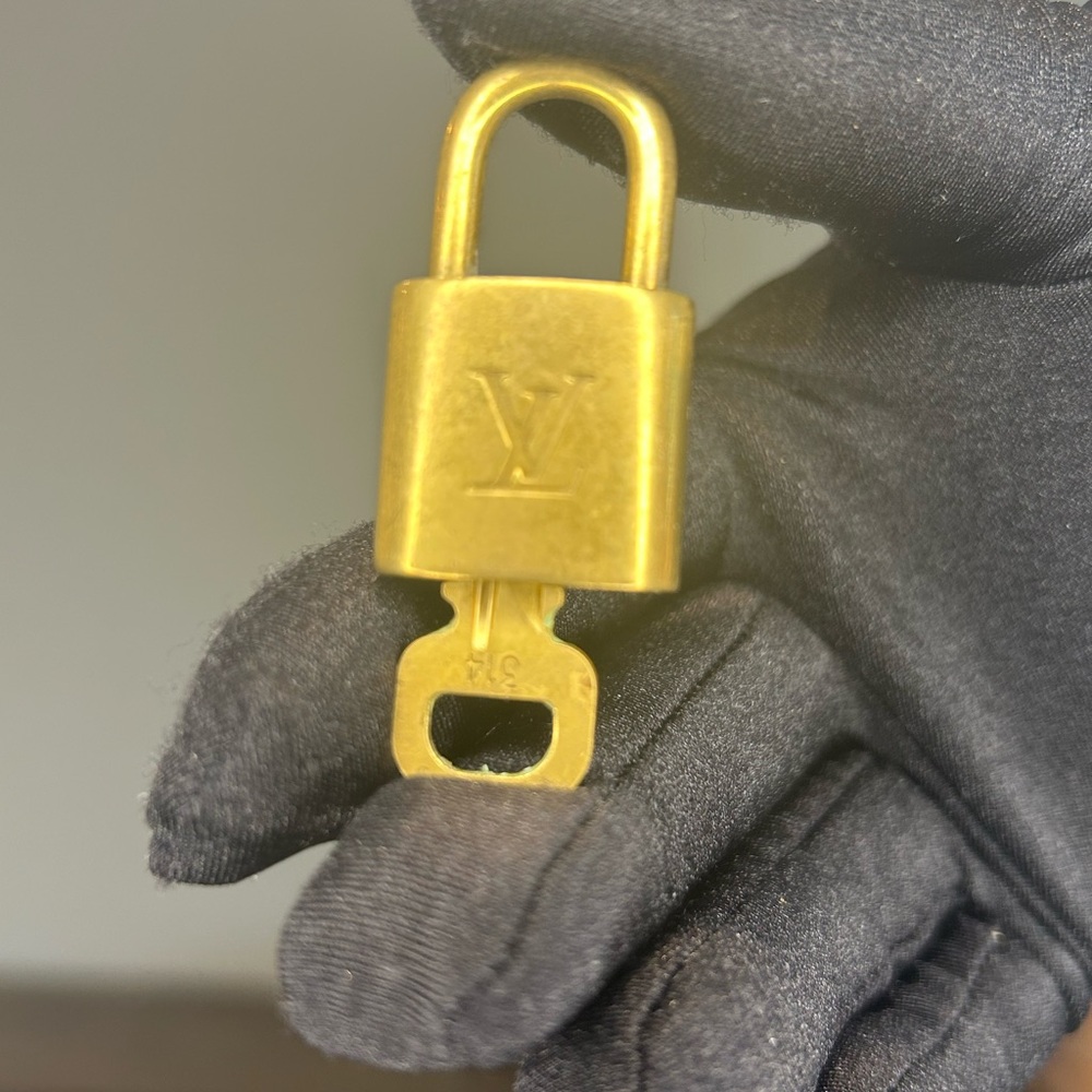 Louis Vuitton Lock and Key (314)